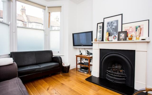 Wonderful 4 Bedroom Home In Kensal Rise