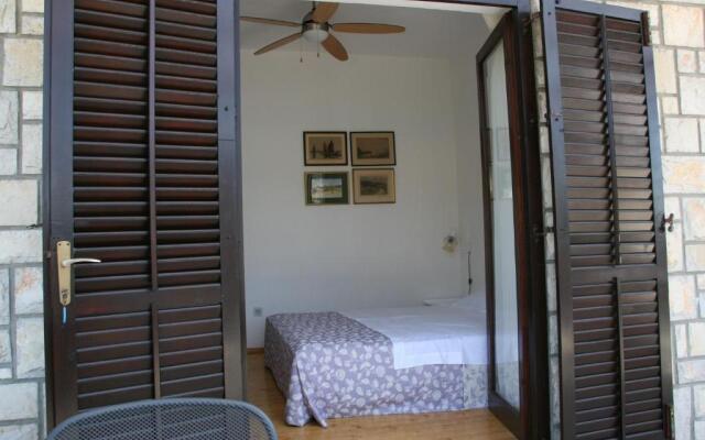 Apartments Robert - 5m from sea