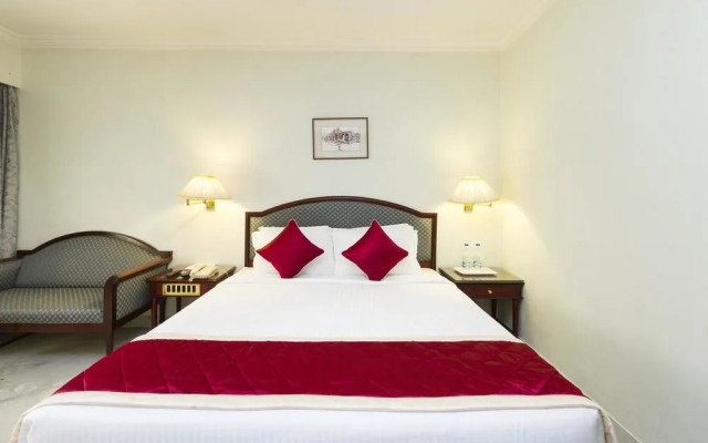 OYO Premium Majestic Freedom Park