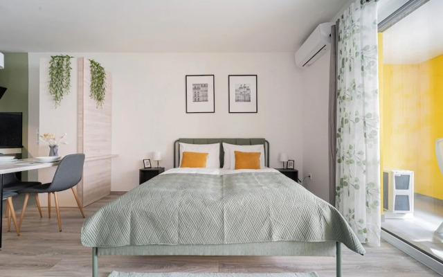 WestSide Garden Apartments by Urbanrent