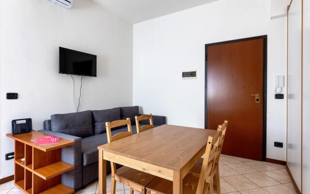 Lame 2 - Delia s Studio II in the City Center