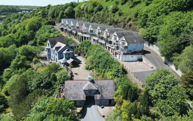 The Gatehouse - 2 Bedroom Apartment - Pendine