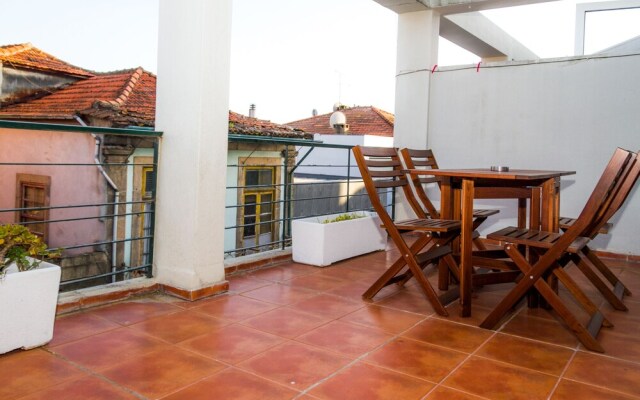 Liiiving - Downtown Balcony Apartment