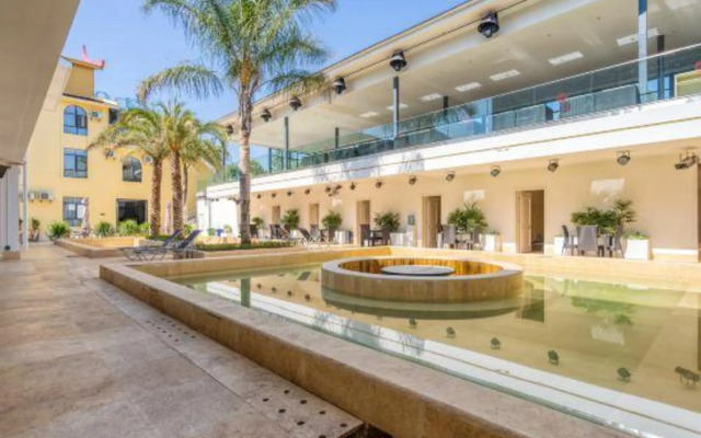Huzhimeng Hot Spring Hotel