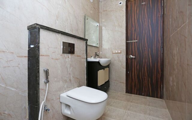 Capital O 15566 Hotel Rosewood Inn