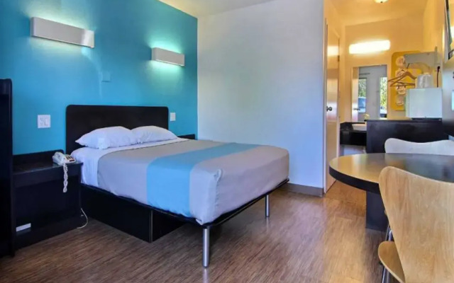 Motel 6 Carlsbad, NM
