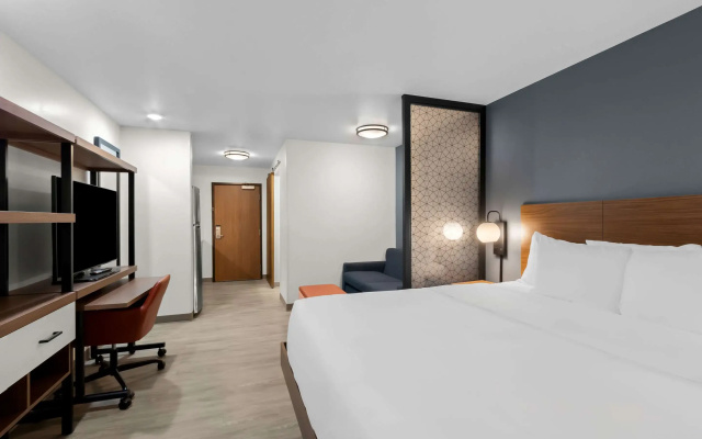 Everhome Suites Glendale Sports Entertainment District