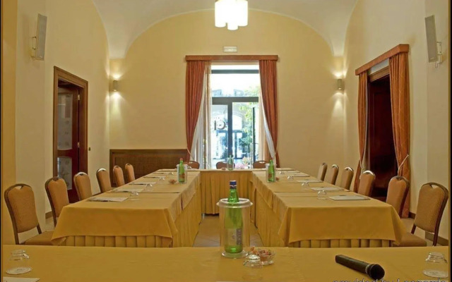 Le Cheminee Business Hotel