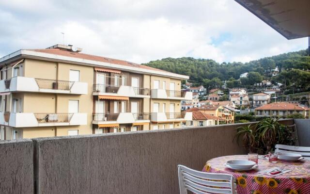 Box e Ampio Terrazzo per un Relax a 600 metri dal mare