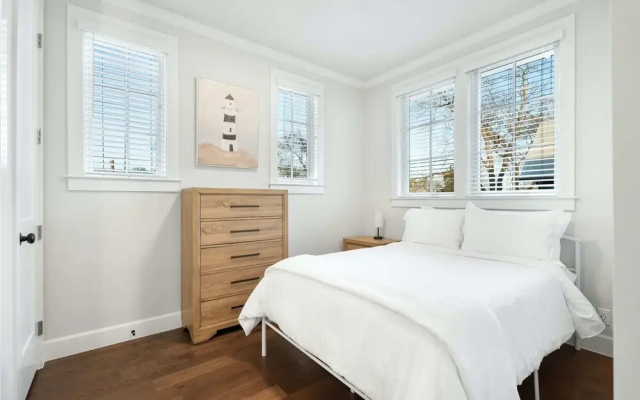 Gated 5 Bedroom Walkable to East Austin