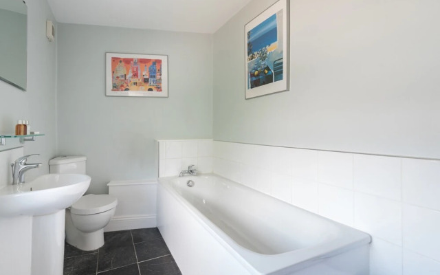 Traditional Richmond Home by Twickenham Green