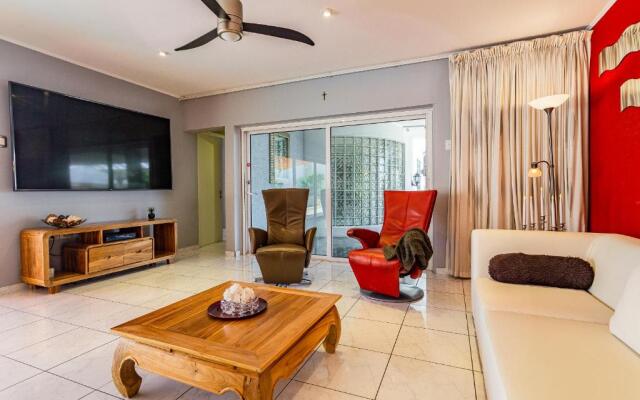 Large Villa With View! Private Pool Free Utilities!