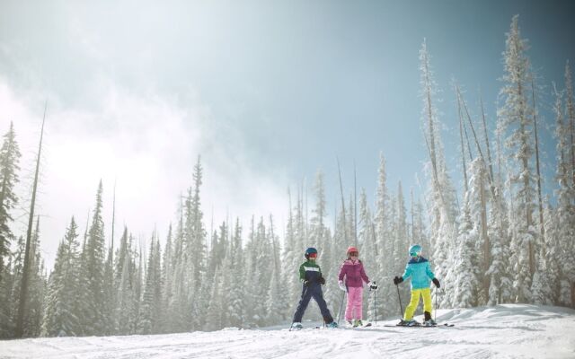 Cozy & Central Arrowhead Ge Townhome, 3br, Sleeps 6 3 Bedroom Townhouse by RedAwning