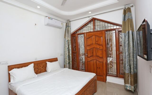 OYO 13502 Home 2BHK Simran Villa DIT