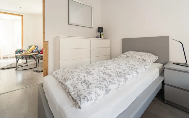 Retreat With Forest Views