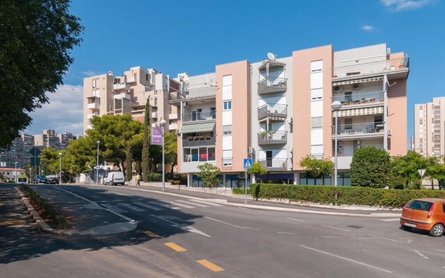 Nice Apartment in Split With 2 Bedrooms and Wifi