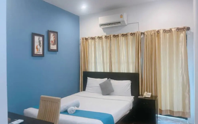 Home Town Hotel