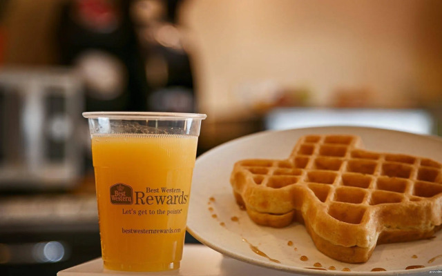 Best Western Plus Addison/Dallas Hotel