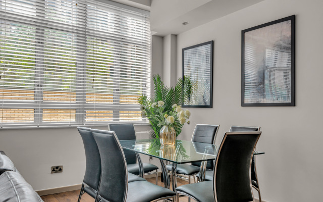 Luxurious Lawrence House Serviced Apartment