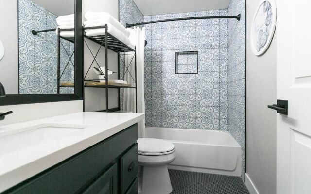 Gilbert Harwell 4 Bedroom Home by RedAwning