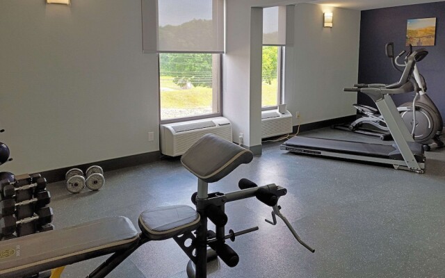 Quality Inn & Suites Outlet Village