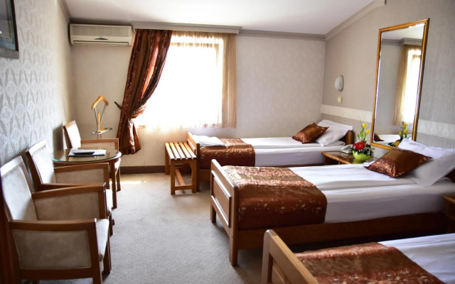 Hotel Lav