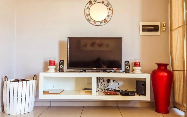 Elegant Apartment at Grove Mall