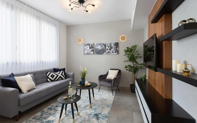 Chic 2BR in Carmelit by HolyGuest