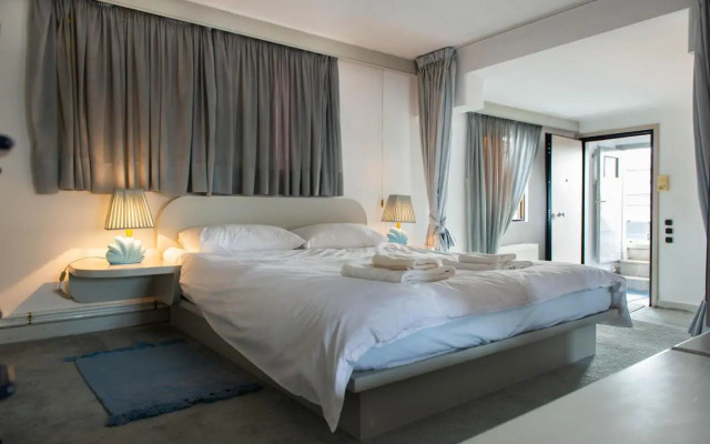 Athens Penthouse Suite on 6th floor