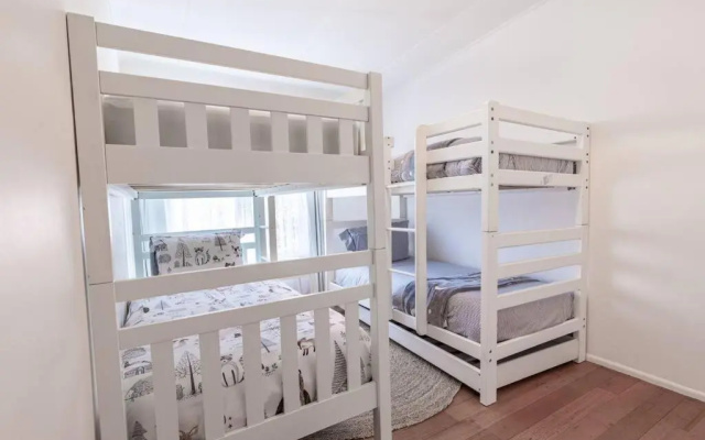 Pet friendly home perfect for 2 or 3 families – Guest Rooms – Ocean Grove