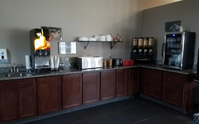 Okoboji Inn & Suites