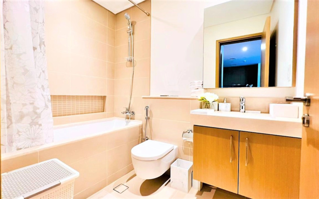 Stunning apartment beach front with balcony Dubai Marina