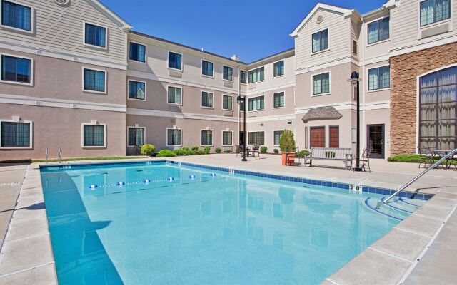 Staybridge Suites O'Fallon Chesterfield by IHG