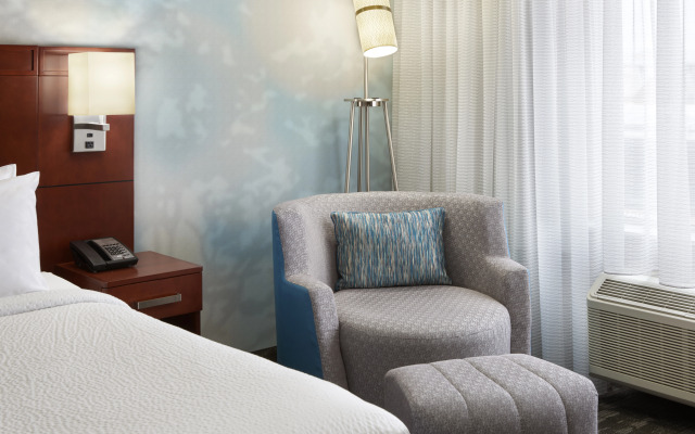 Courtyard by Marriott Downtown Ottawa