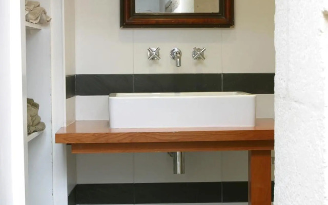 La Porte Rouge - The Red Door Inn Chambres d'Hotes