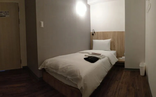 Single Inn Kaohsiung Station Hostel