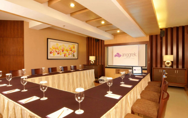 Anggrek Shopping Hotel
