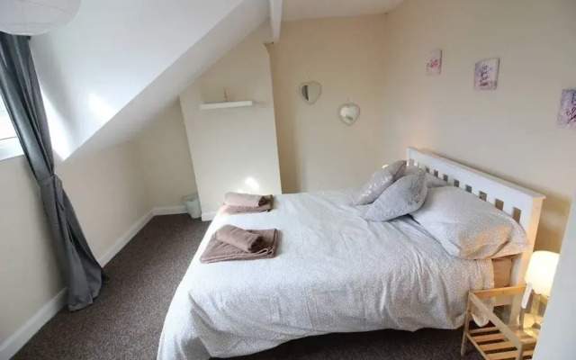 2 Bedroom Family Home near Leeds City Center