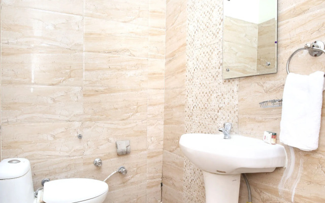 OYO 4738 Hotel Re-Birth