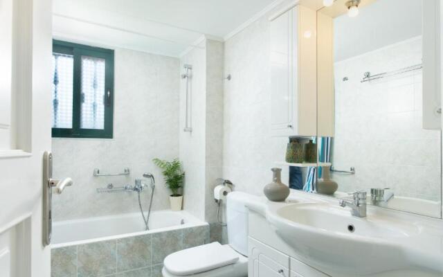 Eleni's House Cozy 2-Bedroom House with Garden