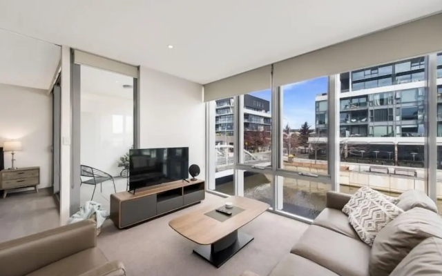 Accommodate Canberra - Lakefront