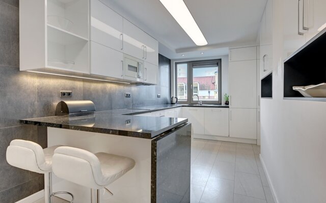 Waterlane Riverside SPA, Pool & Gym by Downtown Apartments