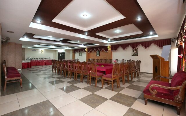 OYO 9985 Hotel Sekhon Grand