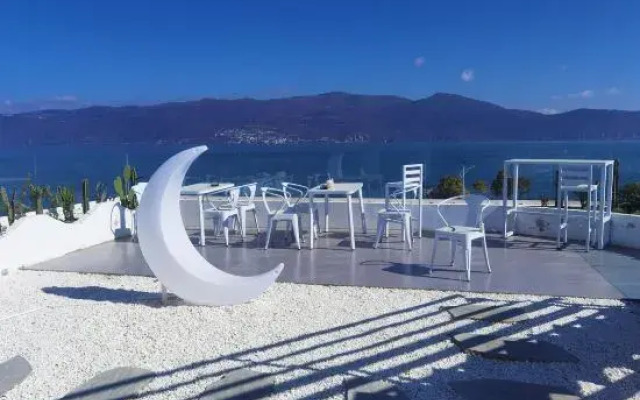 Dali Guanhaige Sunrise Seaview Homestay