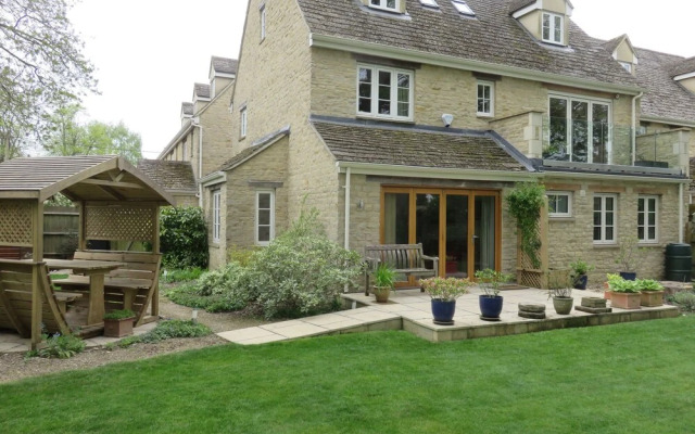 5 Burford Mews