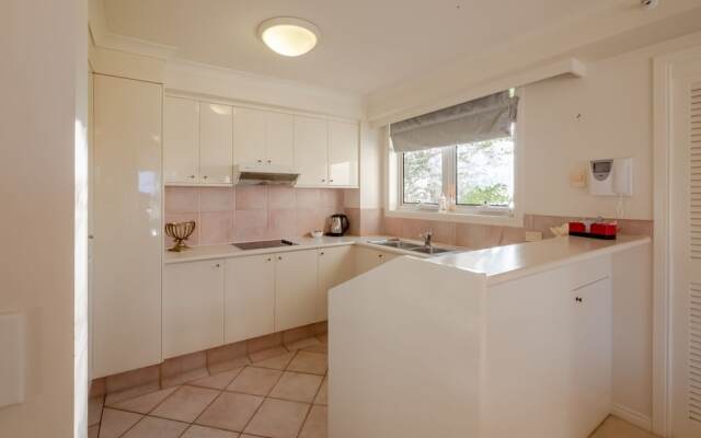 Resort-Style Apartment Opposite Beach