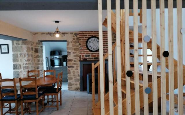 Gîte Sainte-Suzanne-et-Chammes, 4 pièces, 6 personnes - FR-1-600-151