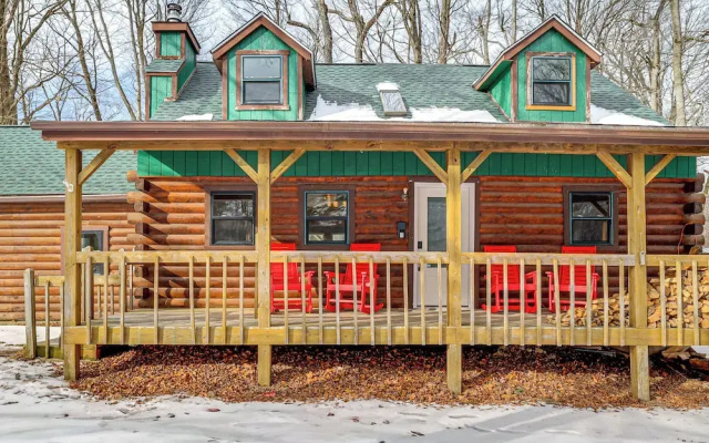 Pool, Beach & Lake Access: Poconos Cabin Escape!