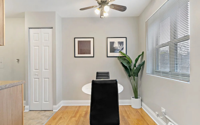 Studio in the Heart of Lakeview
