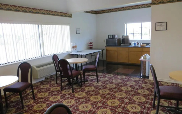 The Executive Inn & Suites